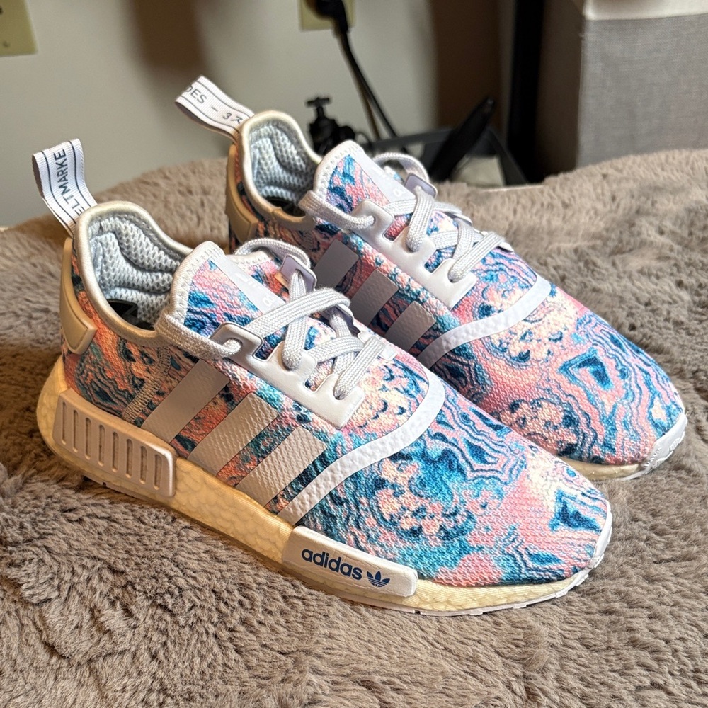 adidas Women's NMD_R1 size 6.5
